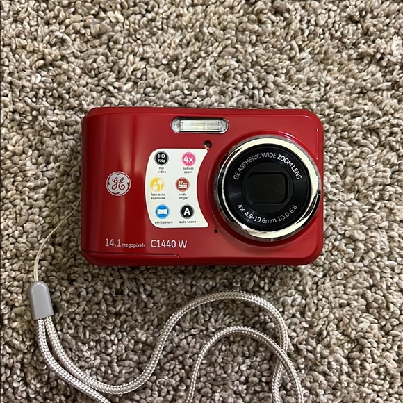 red digital camera - Picture 2 of 7
